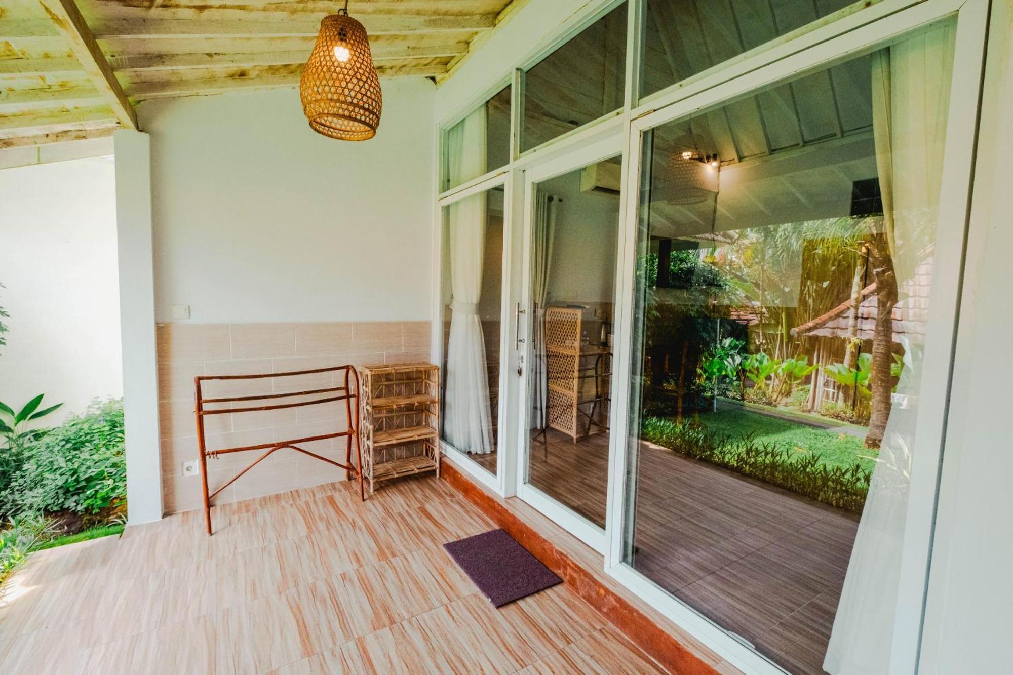 Agung Wiwin Homestay & Restaurant Mengwi エクステリア 写真
