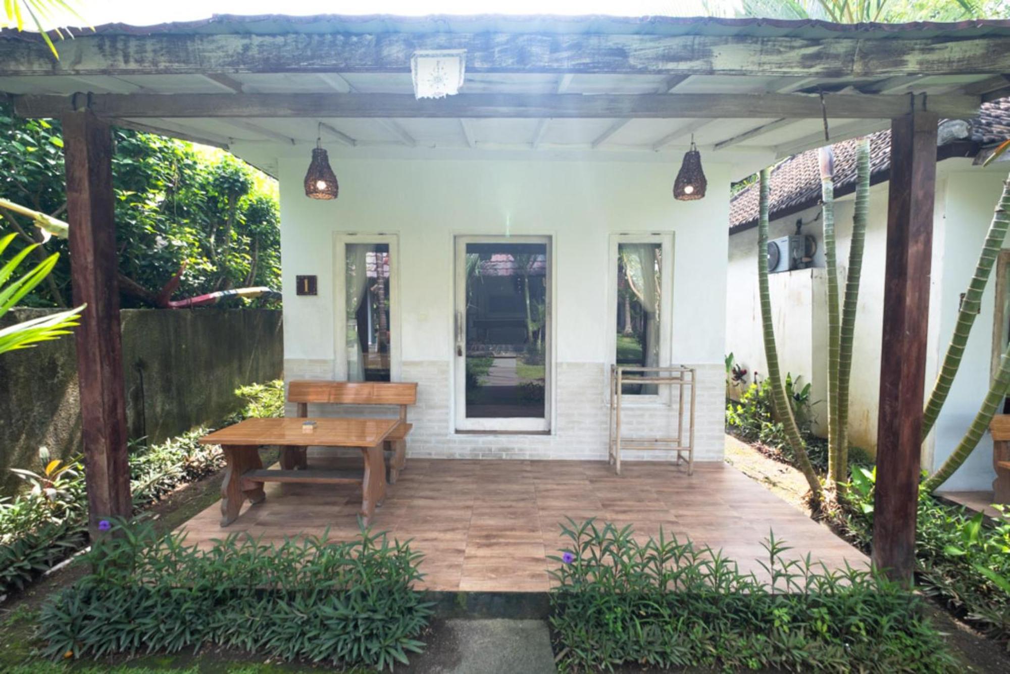 Agung Wiwin Homestay & Restaurant Mengwi エクステリア 写真